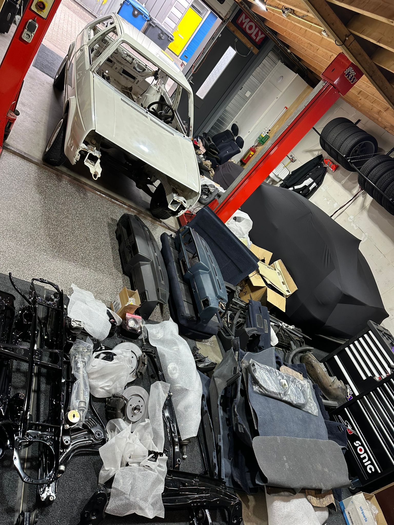 VR6 engine block on pallet